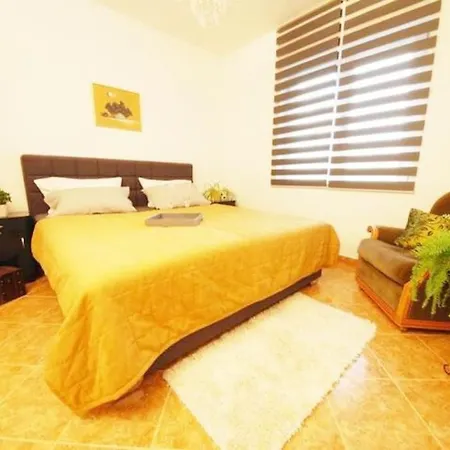 Apartmant With Pool Kaštel Novi