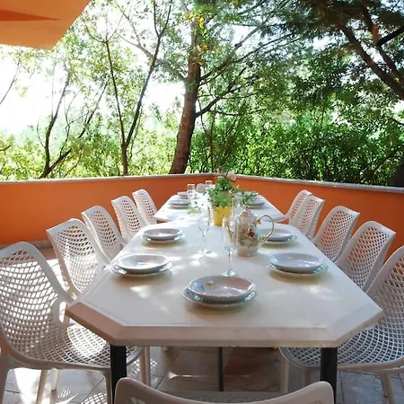 Apartmant With Pool Kaštel Novi