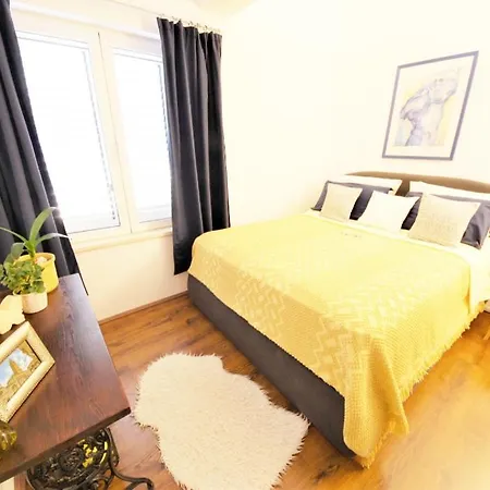 Apartmant With Pool * Kaštel Novi